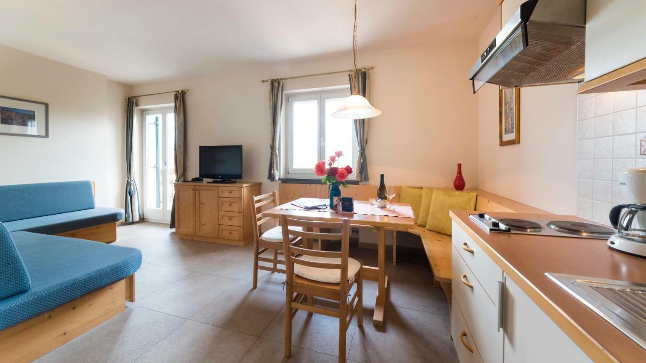 Hotel Weingut Klosterhof Caldaro Eksteriør bilde