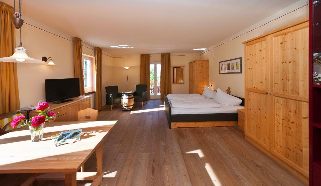 Hotel Weingut Klosterhof Caldaro Eksteriør bilde
