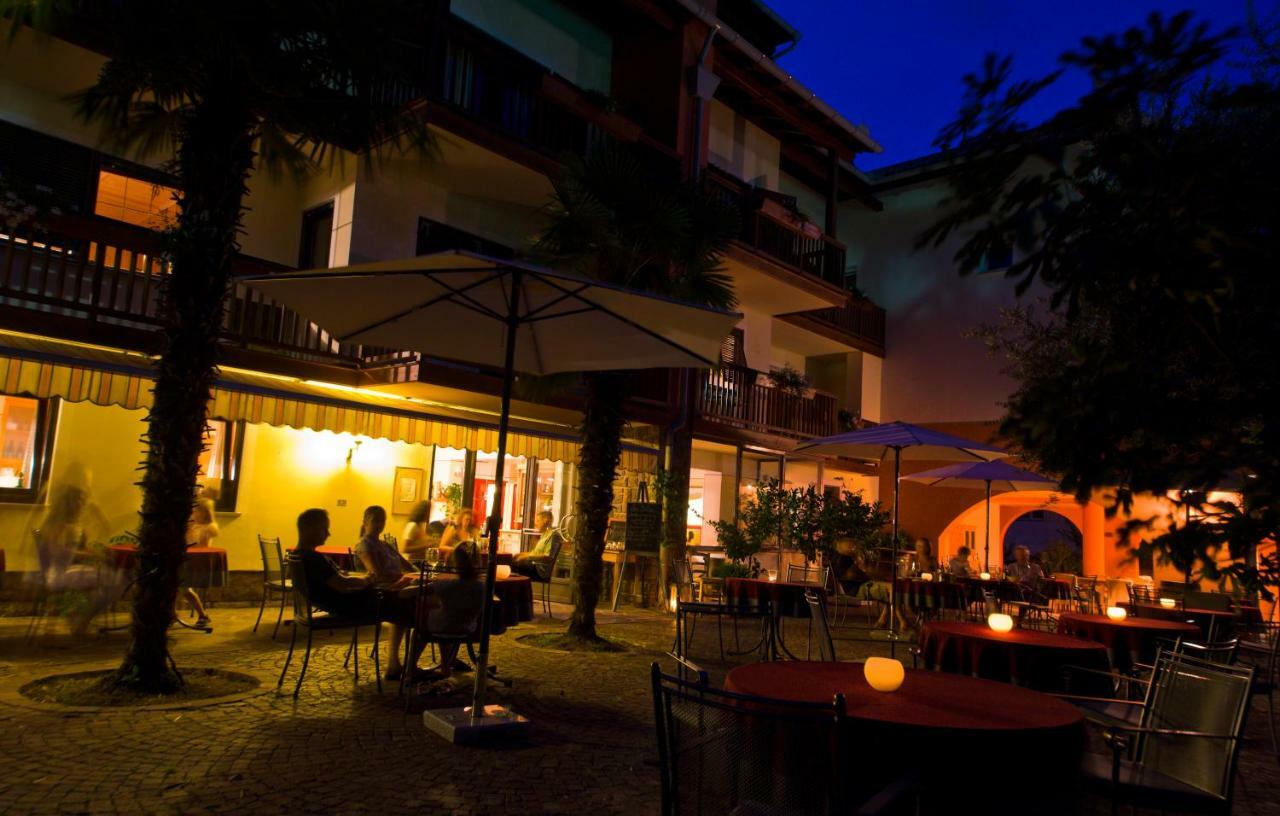 Hotel Weingut Klosterhof Caldaro Eksteriør bilde