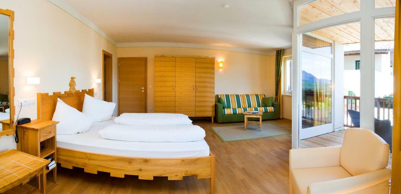 Hotel Weingut Klosterhof Caldaro Eksteriør bilde