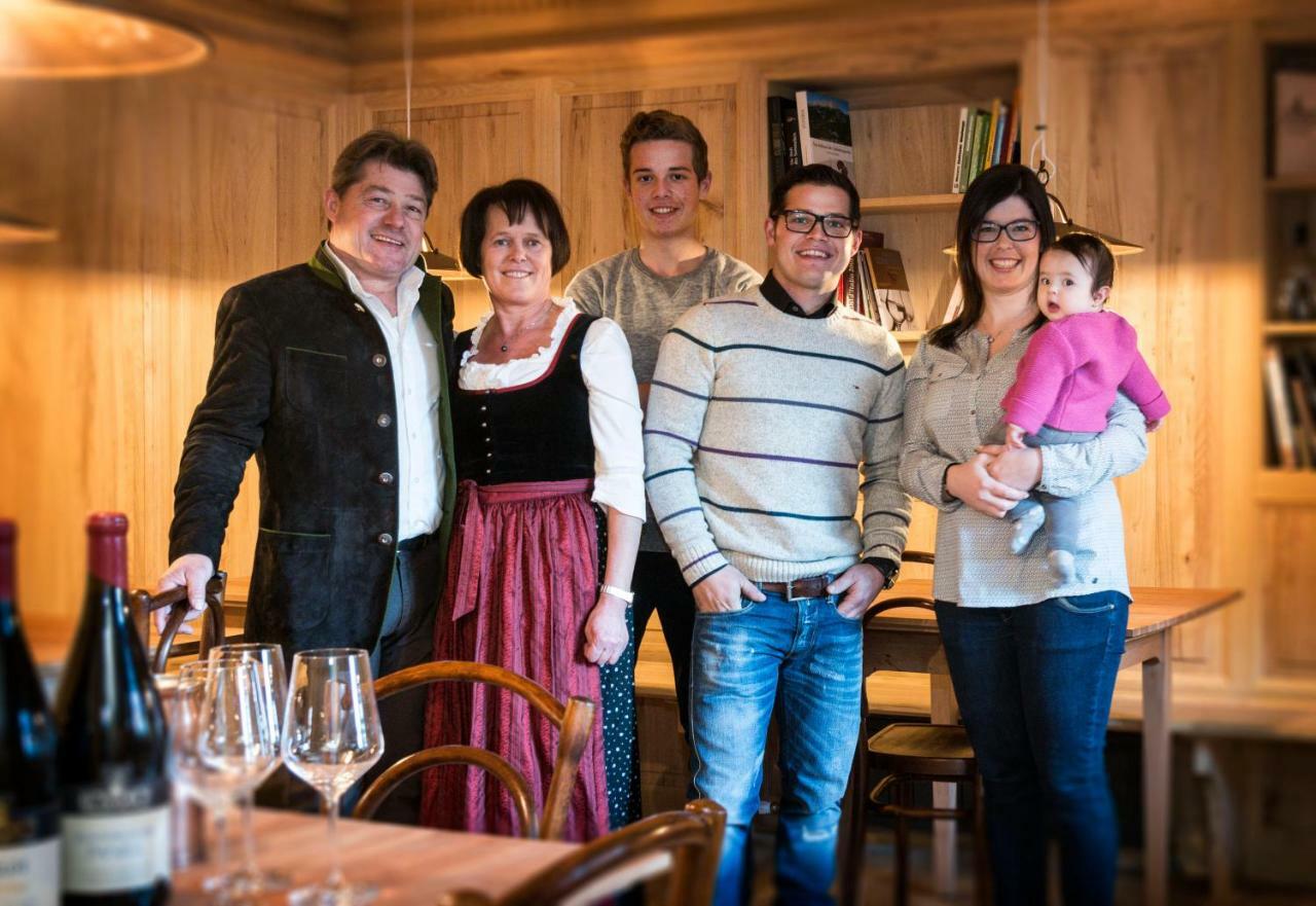 Hotel Weingut Klosterhof Caldaro Eksteriør bilde