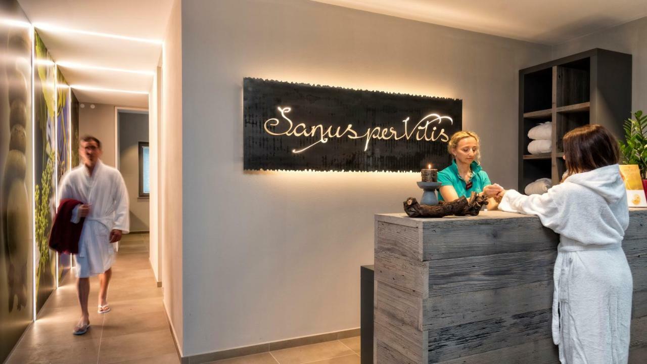 Hotel Weingut Klosterhof Caldaro Eksteriør bilde