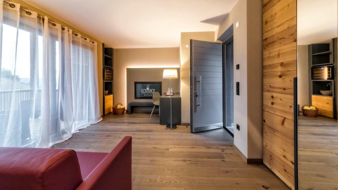 Hotel Weingut Klosterhof Caldaro Eksteriør bilde