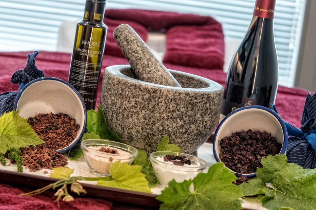 Hotel Weingut Klosterhof Caldaro Eksteriør bilde